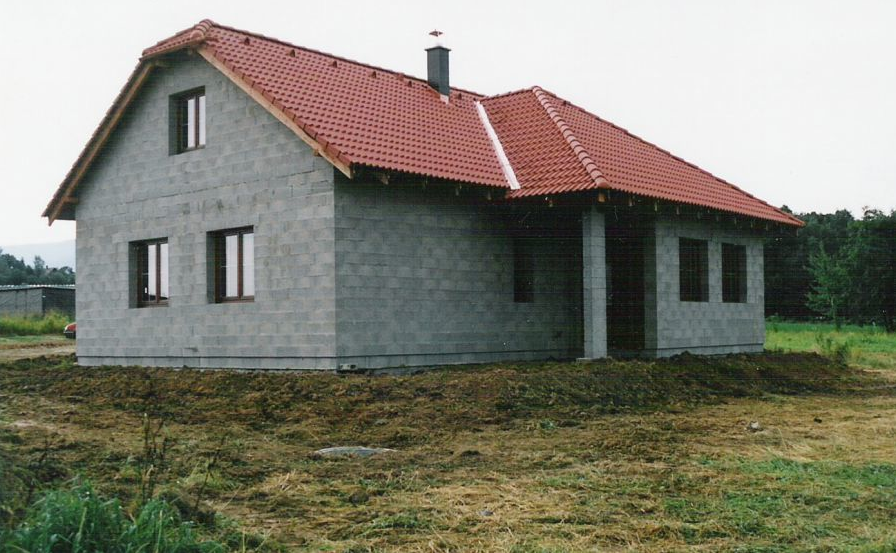 Dům z betonových skořepinových tvárnic