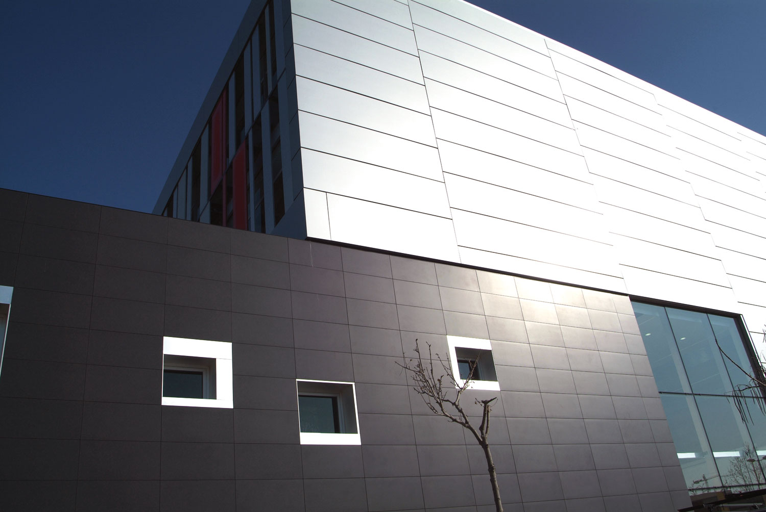 Závěsné fasády – krásné a funkční