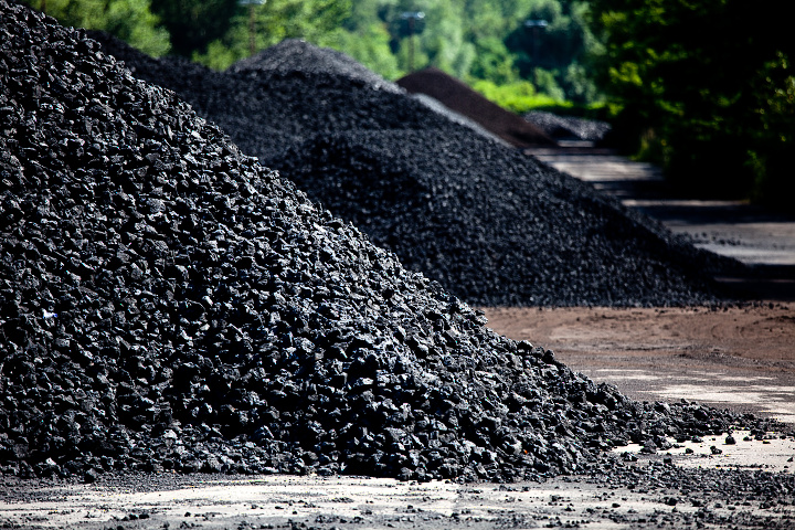 Balené uhlí seženete i v létě