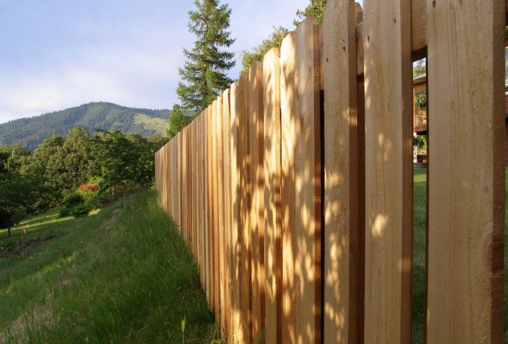 Jak si vyrobit dřevěný plot?